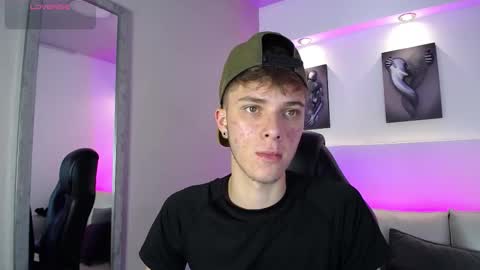 Snapshot of robbinblaze chatting on December 3, 5:15 am Robbin online show from December 3, 5:15 am