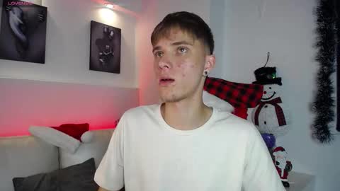 Snapshot of robbinblaze chatting on December 14, 5:35 am Robbin online show from December 14, 5:35 am