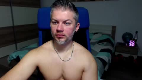 Snapshot of robbyshawz chatting on January 3, 5:17 am robbyshawz online show from January 3, 5:17 am