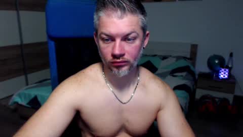 Snapshot of robbyshawz chatting on January 7, 8:45 am robbyshawz online show from January 7, 8:45 am