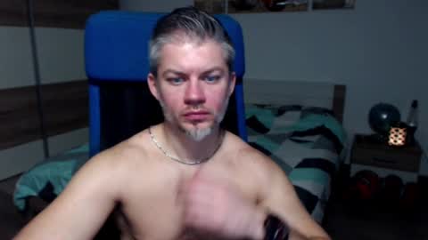 Snapshot of robbyshawz chatting on January 20, 11:02 am robbyshawz online show from January 20, 11:02 am