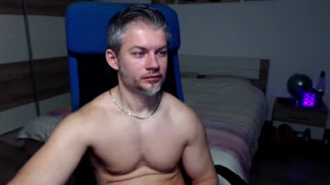 Snapshot of robbyshawz chatting on January 31, 9:48 am robbyshawz online show from January 31, 9:48 am