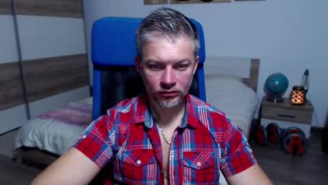 Snapshot of robbyshawz chatting on October 3, 7:05 am robbyshawz online show from October 3, 7:05 am