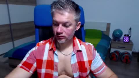 Snapshot of robbyshawz chatting on October 5, 4:44 am robbyshawz online show from October 5, 4:44 am