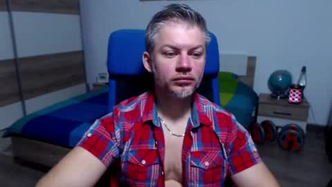 Snapshot of robbyshawz chatting on October 8, 6:33 am robbyshawz online show from October 8, 6:33 am