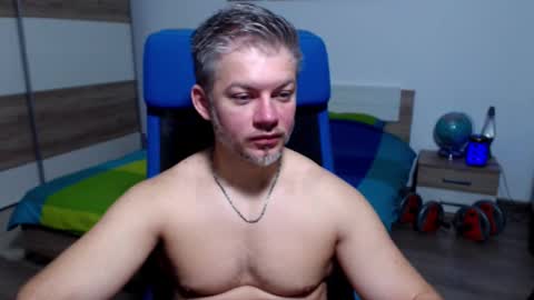 Snapshot of robbyshawz chatting on October 13, 4:01 am robbyshawz online show from October 13, 4:01 am