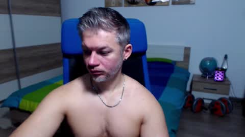 Snapshot of robbyshawz chatting on October 14, 6:25 am robbyshawz online show from October 14, 6:25 am