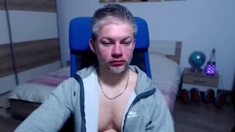 Snapshot of robbyshawz chatting on November 25, 6:13 am robbyshawz online show from November 25, 6:13 am