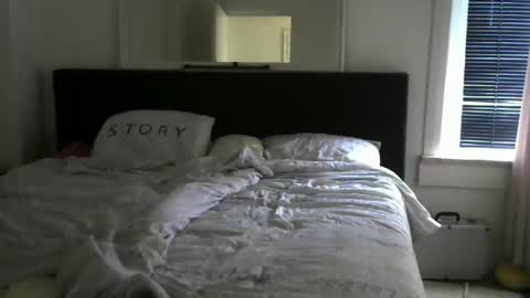 rober10000 online show from November 12, 8:04 am