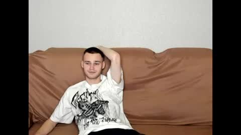 robert10211 online show from October 31, 9:05 pm