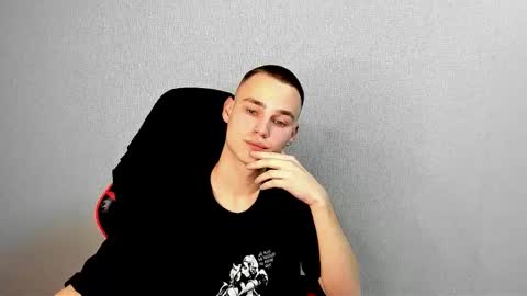 robert10211 online show from November 26, 5:58 pm