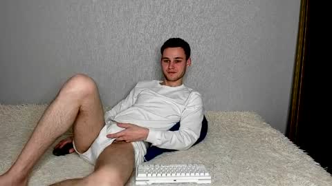 robert10211 online show from April 3, 6:17 pm