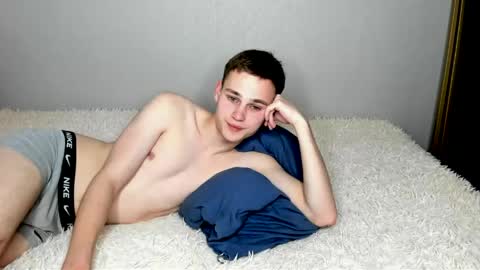 robert10211 online show from April 24, 2:52 pm