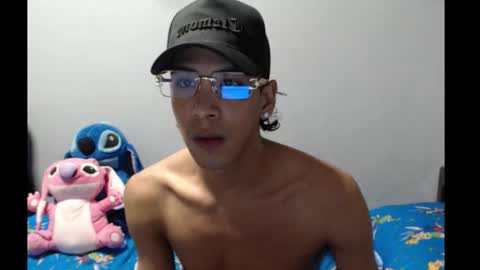 robert_kingg online show from December 15, 9:46 am