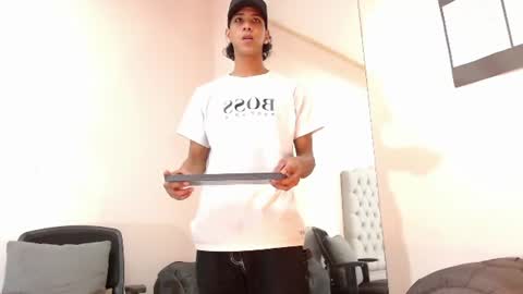 robert_kingg online show from June 9, 7:47 pm