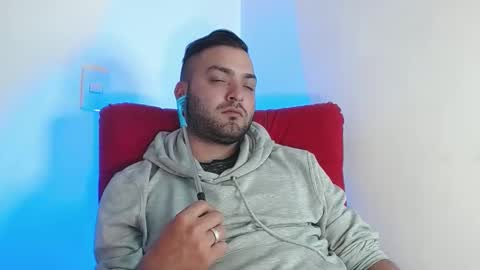 Snapshot of robert_leroy chatting on February 7, 8:55 am Stiven - online show from February 7, 8:55 am