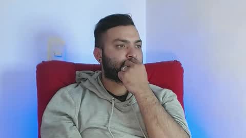 Snapshot of robert_leroy chatting on February 22, 8:20 pm Stiven - online show from February 22, 8:20 pm