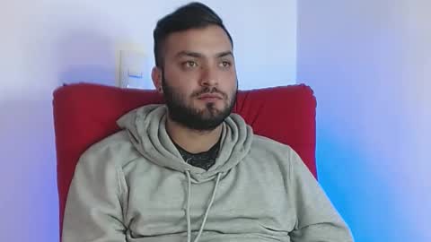 Snapshot of robert_leroy chatting on February 23, 10:42 pm Stiven - online show from February 23, 10:42 pm