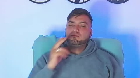 Snapshot of robert_leroy chatting on December 1, 8:03 pm Stiven - online show from December 1, 8:03 pm