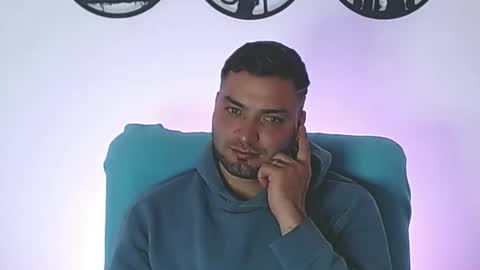 Snapshot of robert_leroy chatting on December 3, 7:16 am Stiven - online show from December 3, 7:16 am