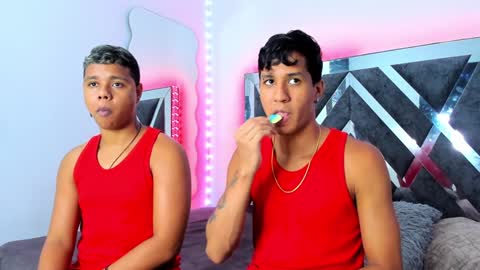 Robert Miller And Mael Thompson  online show from December 8, 5:22 pm