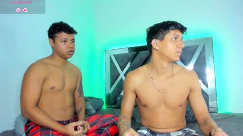 Snapshot of robertmiller21 chatting on February 17, 12:40 am Robert Miller And Mael Thompson online show from February 17, 12:40 am