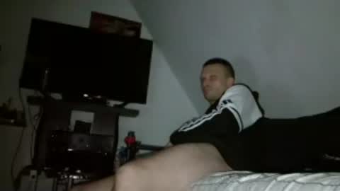 Snapshot of robertxxxpo chatting on June 16, 6:38 am Zenek online show from June 16, 6:38 am