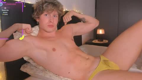 Snapshot of robfavorite1 chatting on May 17, 11:45 pm robfavorite1 online show from May 17, 11:45 pm