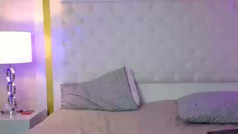 robin D online show from September 11, 1:44 pm