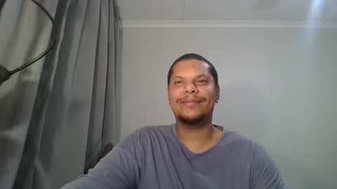 robinidessundercover34 online show from April 7, 1:50 am