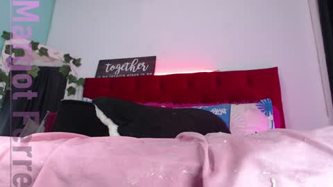 Snapshot of robinsonbaker chatting on December 4, 6:44 am Margot Ferrer online show from December 4, 6:44 am