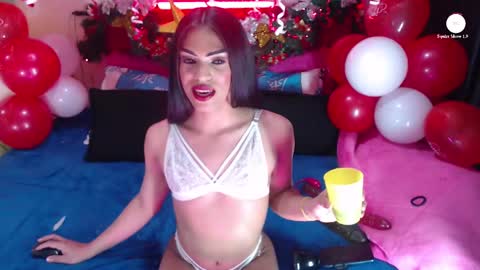 Snapshot of robinsonbaker chatting on February 19, 4:23 am Margot Ferrer online show from February 19, 4:23 am