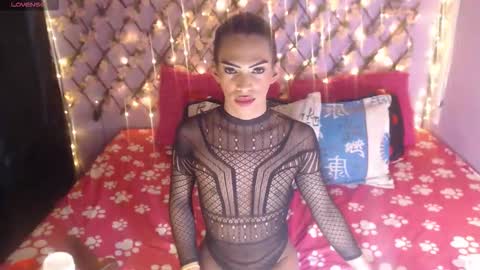 Snapshot of robinsonbaker chatting on November 11, 5:07 am Margot Ferrer online show from November 11, 5:07 am