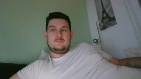 Snapshot of robtheman94 chatting on December 28, 10:44 pm Robin online show from December 28, 10:44 pm