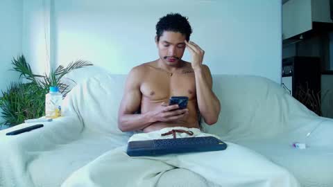 Snapshot of roby_millerr chatting on November 1, 10:12 pm roby_millerr online show from November 1, 10:12 pm