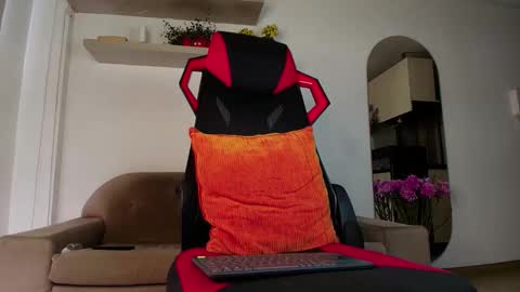 Snapshot of roby_millerr chatting on November 14, 6:39 pm roby_millerr online show from November 14, 6:39 pm