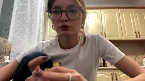 robynsentinella online show from November 25, 8:47 am