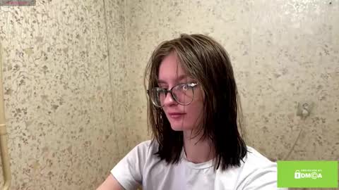 robynsentinella online show from March 27, 2:17 am