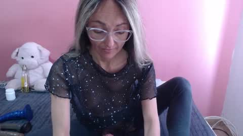 Snapshot of rochelle_xxx chatting on December 1, 1:49 pm Rochelle online show from December 1, 1:49 pm
