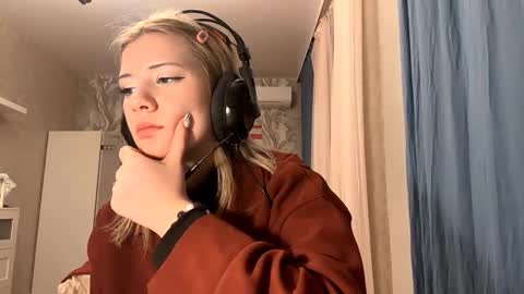 Anny online show from March 7, 4:48 pm