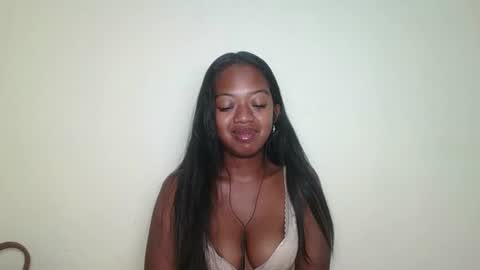 rochellinah online show from May 6, 6:13 pm
