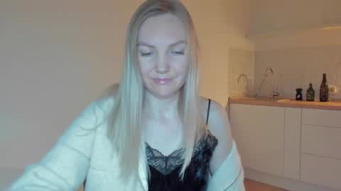 Snapshot of rock__baby chatting on June 6, 10:36 pm rock__baby online show from June 6, 10:36 pm