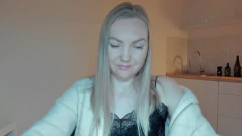 Snapshot of rock__baby chatting on June 13, 11:46 pm rock__baby online show from June 13, 11:46 pm