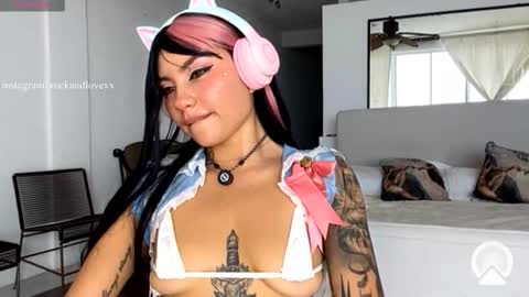 Snapshot of rockandlovexx chatting on November 25, 9:59 pm Samantha Estephania online show from November 25, 9:59 pm