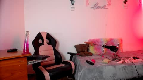 Snapshot of rocker_chica_camila chatting on May 14, 4:58 pm Camila online show from May 14, 4:58 pm