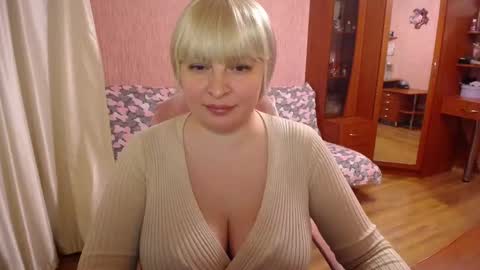 Snapshot of rocknlinxx chatting on December 5, 6:15 pm Rocknlinxx online show from December 5, 6:15 pm