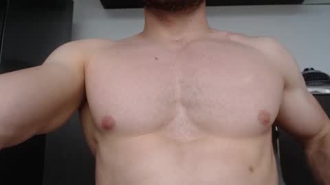 rocky muscle online show from November 19, 8:20 pm