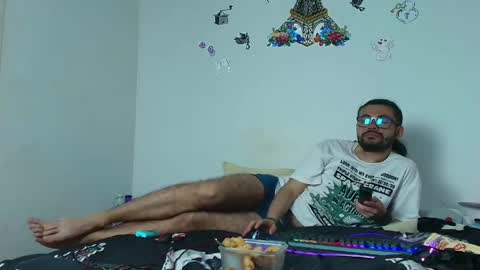 Snapshot of rodri_white chatting on May 26, 3:35 am rodri_white online show from May 26, 3:35 am