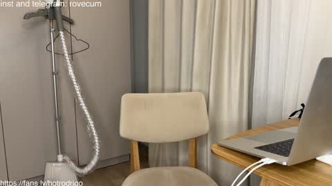 Snapshot of rodrigoveira chatting on December 6, 11:47 pm Rodrigo online show from December 6, 11:47 pm