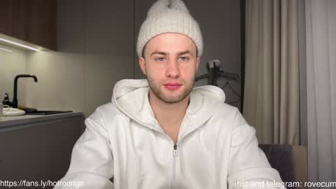 Snapshot of rodrigoveira chatting on December 11, 6:20 pm Rodrigo online show from December 11, 6:20 pm